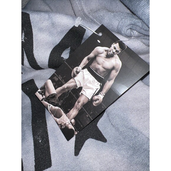 NEW Roots of Fight Muhammad Ali Crewneck Men's Sweatshirt Size Medium - Picture 4 of 7